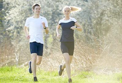 Klædt på til sommerløb med UV-beskyttende løbetøj