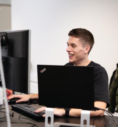 JOB: &Oslash;konomimedarbejder - Barselsvikariat (30 t/uge)