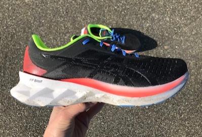 TEST: Asics Novablast - Blød, fjedrende og sjov løbesko