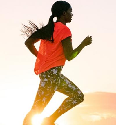 Oplev lys i en mørk tid med den nye ASICS Sunrise Red-kollektion