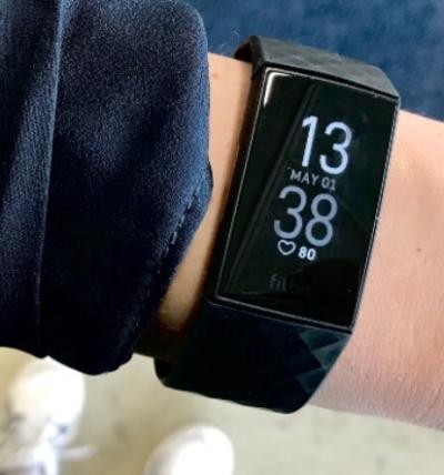 TEST: FITBIT CHARGE 4 - DEN HIDTIL BEDSTE AKTIVITETSMÅLER PÅ MARKEDET