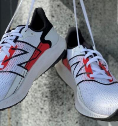 TEST: New Balance FuelCell Propel V2 – Den bedste billige løbesko til dine daglige ruter