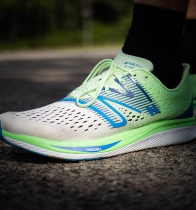 TEST: New Balance FuelCell SuperComp Pacer – Race-sko med carbon til korte distancer