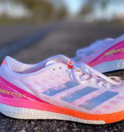 TEST: Adidas Adizero Boston 9 - Når det skal gå stærkt, både visuelt og til træning! 