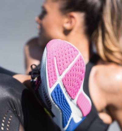 8 farverige løbesko i friske forårsfarver til herrer og damer