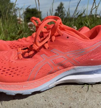 TEST: Asics GEL-Kayano 28 vs. Kayano 27 - Stabilitets-klassikeren i sin hidtil vildeste form!
